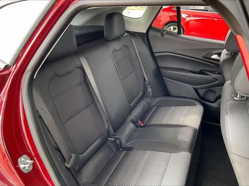 Certified 2025 Chevrolet Trax LT image 19