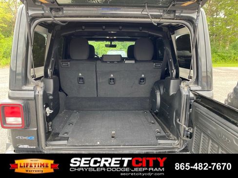 Used 2023 Jeep Wrangler Unlimited w/ Sun & Screen Package AWD/4WD image 9
