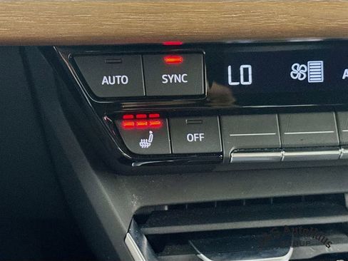 Used 2022 Audi e-tron GT Premium Plus image 26