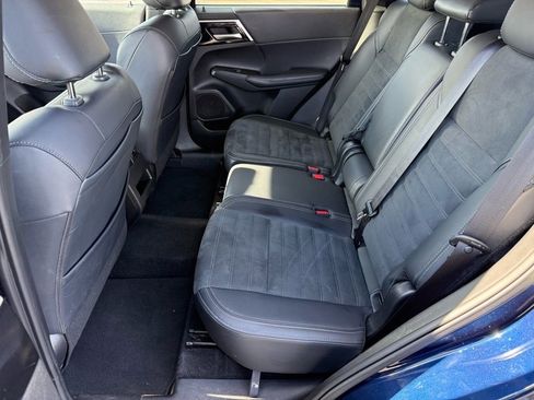 Used 2024 Mitsubishi Outlander SE image 34