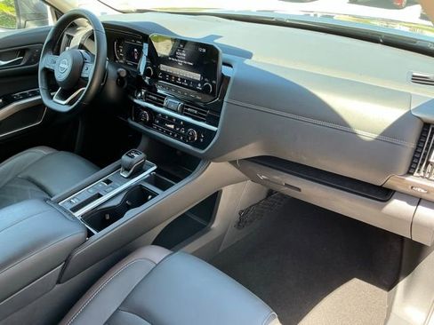Used 2025 Nissan Pathfinder Platinum FWD image 20