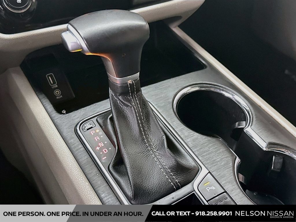 Used 2021 Kia Sedona EX FWD image 16