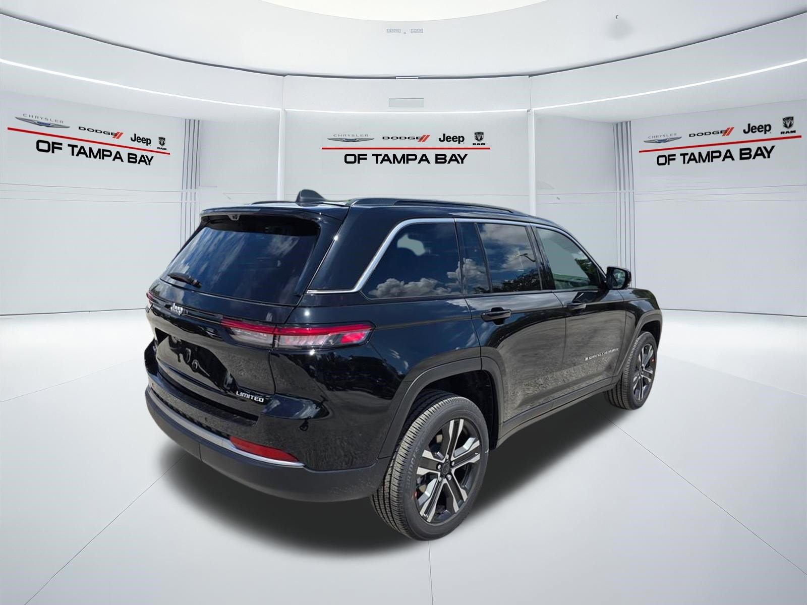 New 2027 Jeep Grand Cherokee Limited w/ Technology Group II AWD/4WD image 6