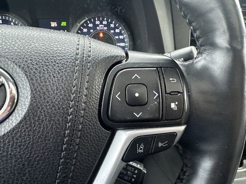 Used 2019 Toyota Sienna Limited image 28