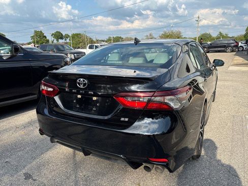Used 2021 Toyota Camry SE image 9