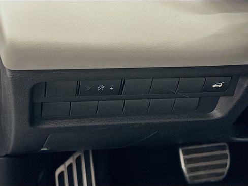 Used 2025 Mitsubishi Outlander SEL AWD/4WD image 17