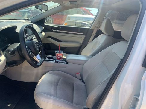 Used 2021 Nissan Altima 2.5 SV w/ SV Premium Package image 9