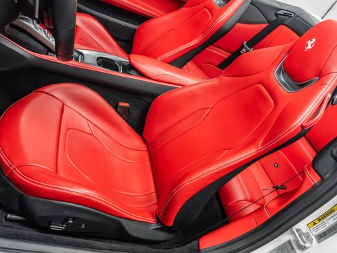 Used 2019 Ferrari Portofino RWD image 25