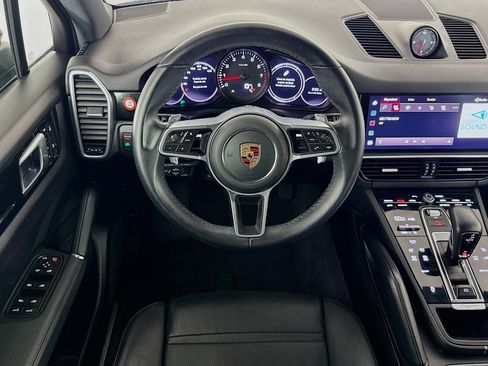 Used 2023 Porsche Cayenne AWD/4WD image 15