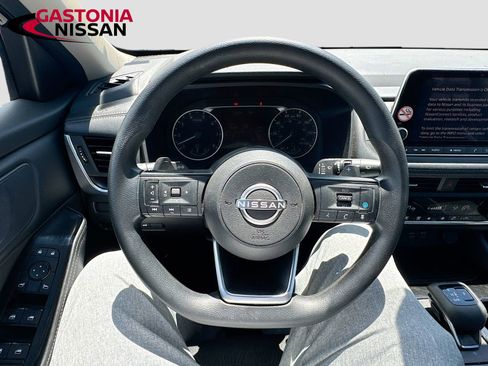 Used 2024 Nissan Rogue SV AWD/4WD image 11