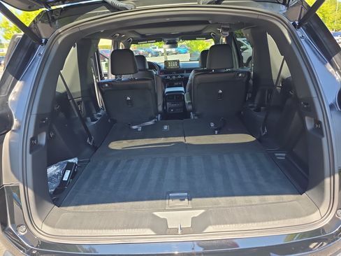 Used 2025 Honda Pilot TrailSport image 13