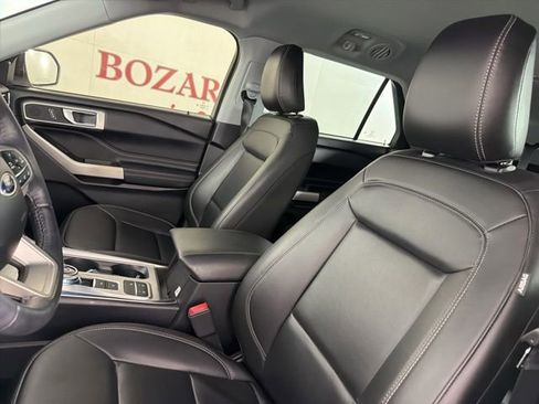 Used 2022 Ford Explorer XLT w/ Equipment Group 202A RWD image 11