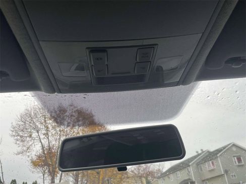 Used 2022 Volkswagen Taos SE image 27