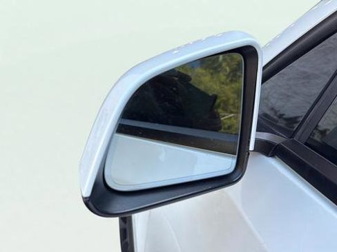 Used 2023 Tesla Model Y Long Range AWD/4WD image 29