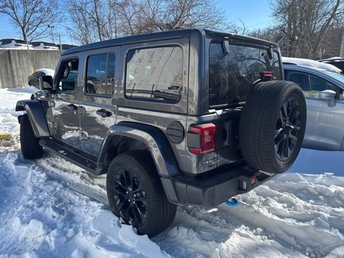 Used 2022 Jeep Wrangler Unlimited Sahara w/ Cold Weather Group image 3