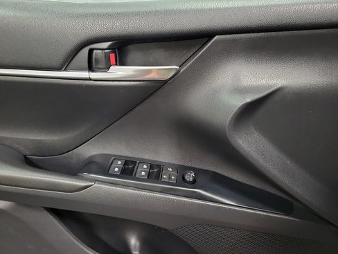Used 2019 Toyota Camry SE FWD image 18