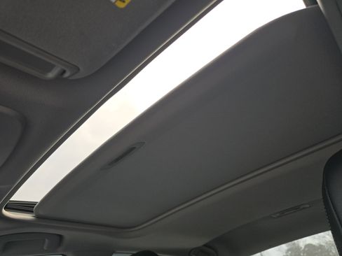 Used 2020 Toyota Camry SE image 24