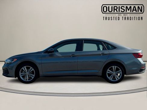 Used 2024 Volkswagen Jetta SE FWD image 3