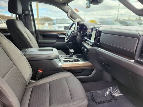 Used 2022 Chevrolet Silverado 1500 RST AWD/4WD image 9