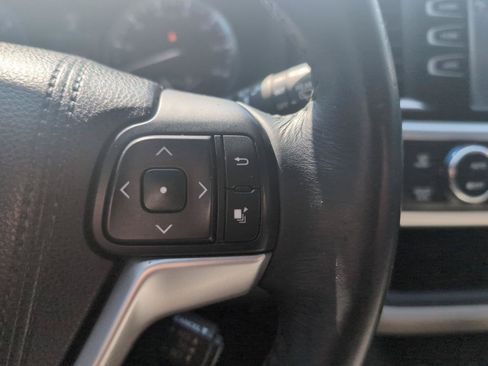 Used 2015 Toyota Highlander XLE AWD/4WD image 19