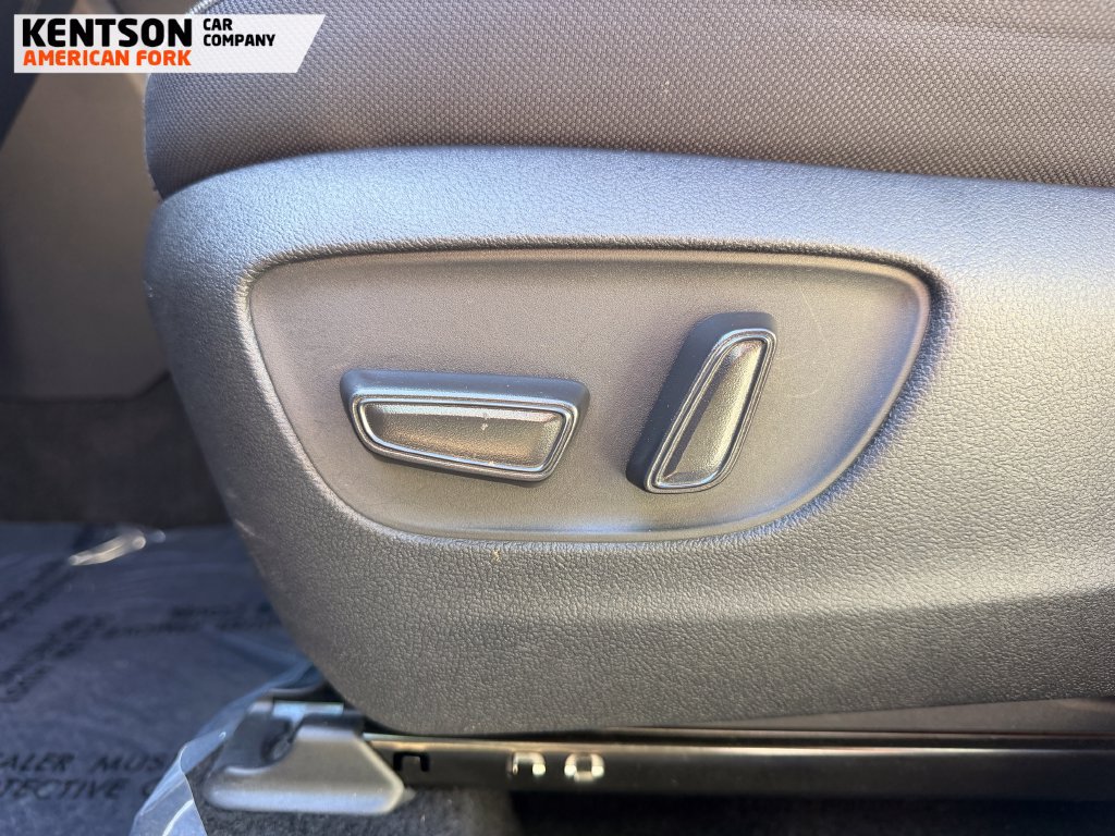 Used 2025 Toyota Highlander LE AWD/4WD image 29