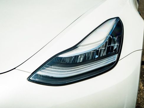 Used 2020 Tesla Model 3 Standard Range Plus RWD image 7