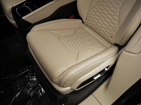 Used 2019 Lamborghini Urus AWD/4WD image 43