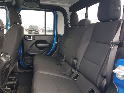 Used 2022 Jeep Gladiator Willys image 9