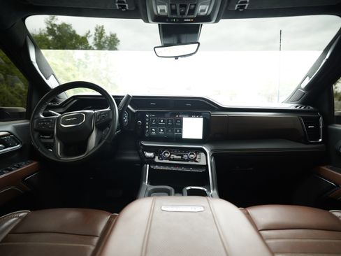 Used 2025 GMC Sierra 3500 Denali Ultimate image 13