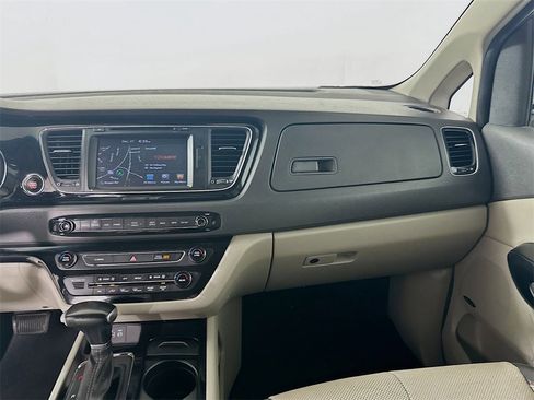 Used 2017 Kia Sedona SX image 20