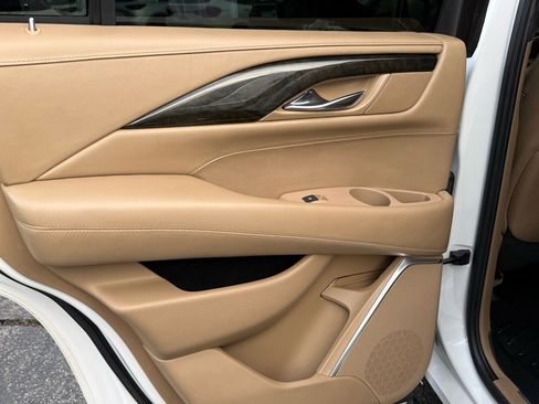 Used 2019 Cadillac Escalade Platinum image 25