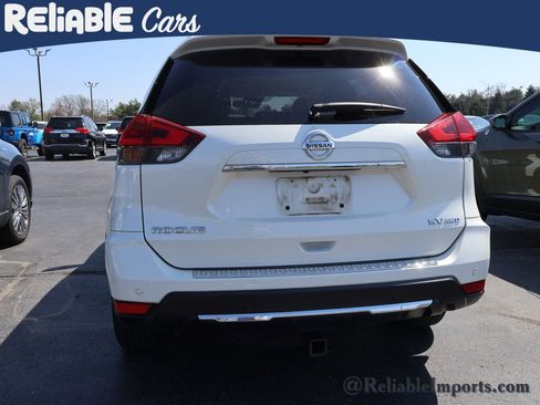 Used 2019 Nissan Rogue SV w/ Sun & Sound Touring Package image 16