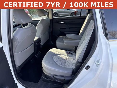 Used 2023 Toyota Highlander Bronze Edition AWD/4WD image 17