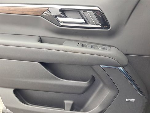 New 2026 Chevrolet Suburban High Country image 20