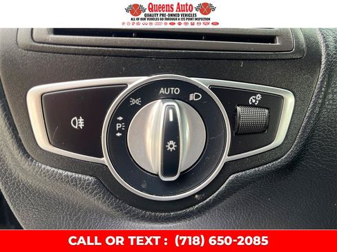 Used 2019 Mercedes-Benz GLC 300 4MATIC w/ Premium Package image 20