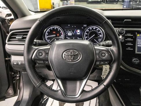 Used 2020 Toyota Camry SE w/ Moonroof Package image 18