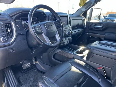 Used 2022 GMC Sierra 2500 Denali w/ Denali Black Diamond Edition image 10