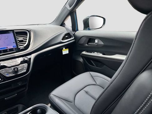 New 2027 Chrysler Pacifica Select FWD image 19