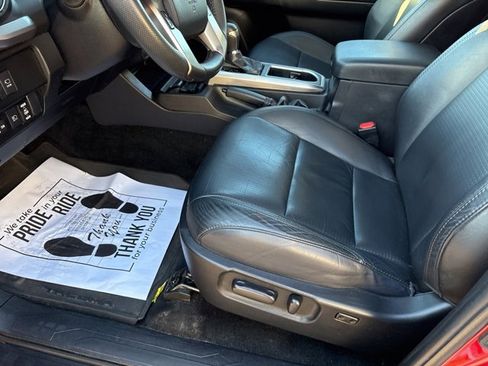 Used 2022 Toyota Tacoma Limited image 18