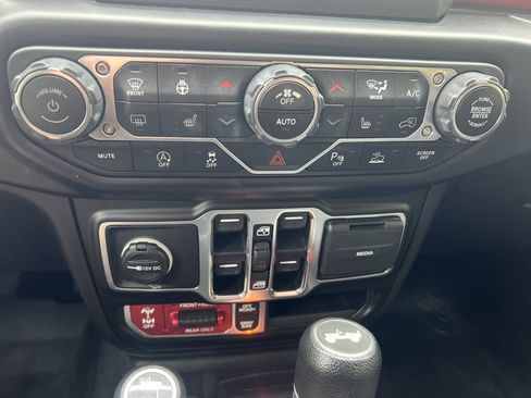 Used 2021 Jeep Wrangler Unlimited Rubicon w/ Safety Group image 16