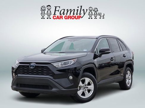Used 2020 Toyota RAV4 XLE w/ Convenience Package image 1