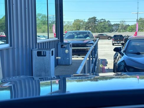 Used 2024 Land Rover Range Rover Velar Dynamic SE image 33