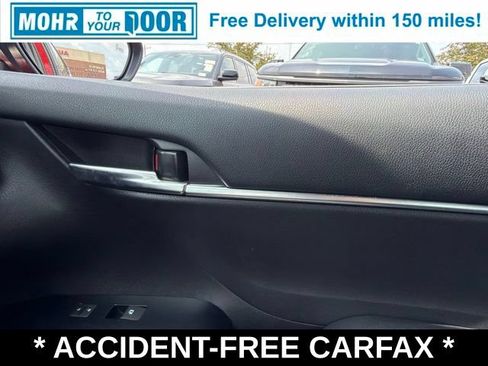 Used 2020 Toyota Camry SE w/ Convenience Package FWD image 29
