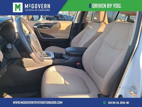 Used 2023 Toyota RAV4 XLE w/ Convenience Package image 12