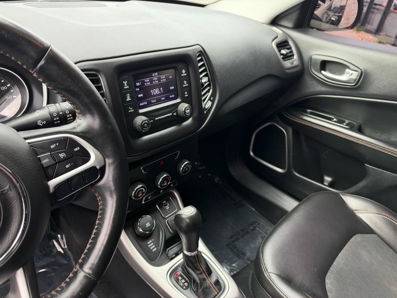 Used 2018 Jeep Compass Latitude w/ Cold Weather Group AWD/4WD image 3