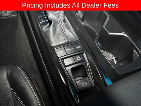 Used 2025 Toyota Camry SE FWD image 16