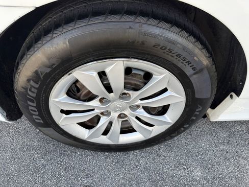 Used 2011 Hyundai Sonata GLS image 17