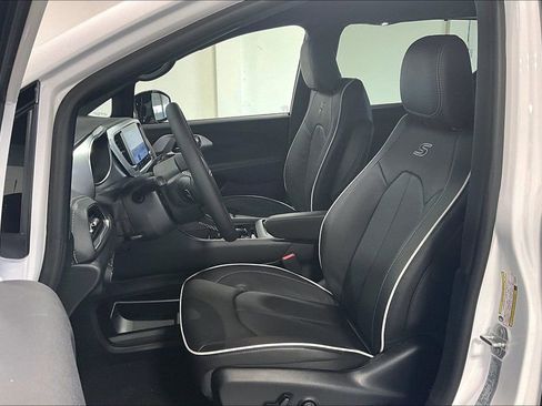 New 2026 Chrysler Pacifica Limited w/ S Appearance Package image 26