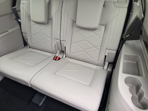 New 2026 Volkswagen Atlas SE FWD image 23
