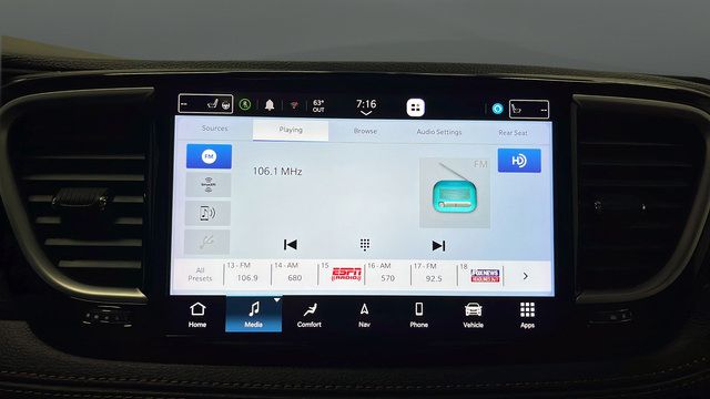 Used 2023 Chrysler Pacifica Pinnacle FWD image 31